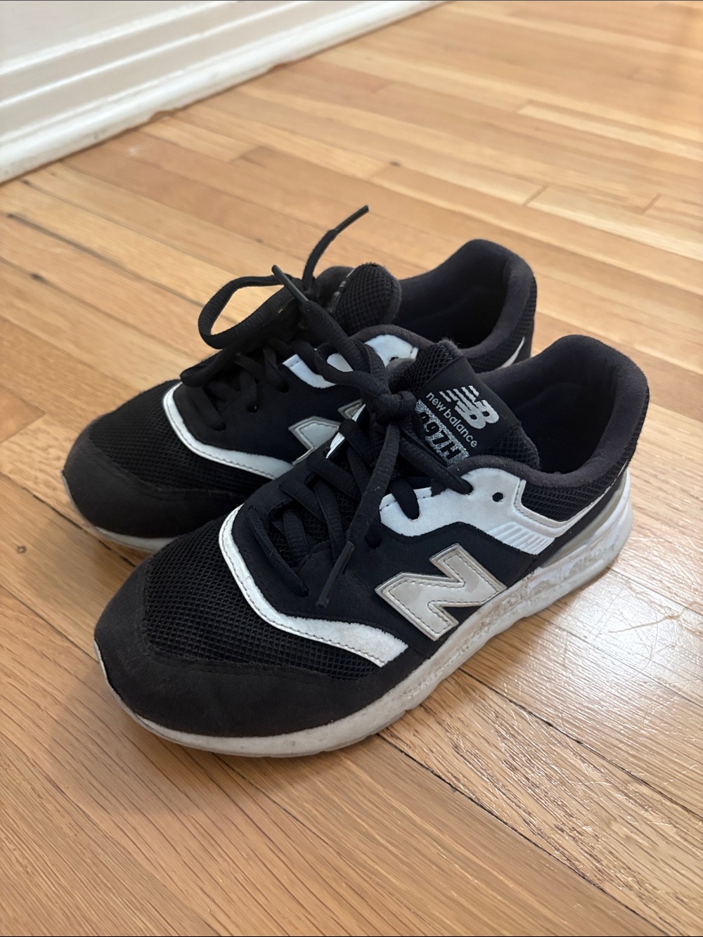 Kids New Balance 997H Sneakers size 1 Black